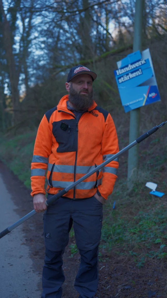 Wer die Wahl hat hat die Qual, auch dieses Jahr wieder. 
Am Markt gibt es ein breites Spektrum an Anbietern aus denen man aussuchen kann. Viele davon haben ihre Daseinsberechtigung und erfüllen ihre Nische und stehen für Interessen, die vielleicht nicht die eigenen Ansprüche widerspiegeln, aber halt auszuhalten sind. Manche sind aber ganz grundsätzliche blaue scheiße und abzulehnen. Und da gilt es Haltung zu zeigen und sich deutlich zu positionieren. 

Deswegen geht es in diesem Video um Teleskoparbeitsgeräte. Wir stellen Euch ein paar vor, zeigen die Schwächen und Stärken, die verschiedenen Einsatzzwecke und weisen darauf hin, was beim Einsatz schiefgehen kann und wo die Gefahren von Kollateralschäden liegen. 

Fallt nicht auf die Werbung rein, setzt euch mit den Inhalten auseinander und geht nicht den vermeintlich einfachen Lösungen auf dem Leim.

#fckafd 

Disclaimer: für diesen Spot wurde kein fremdes Eigentum in Mitleidenschaft gezogen.